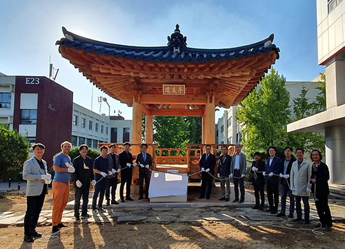 YU Faculty of Architecture constructed “Geonwoojeong,” a traditional type pavilion 